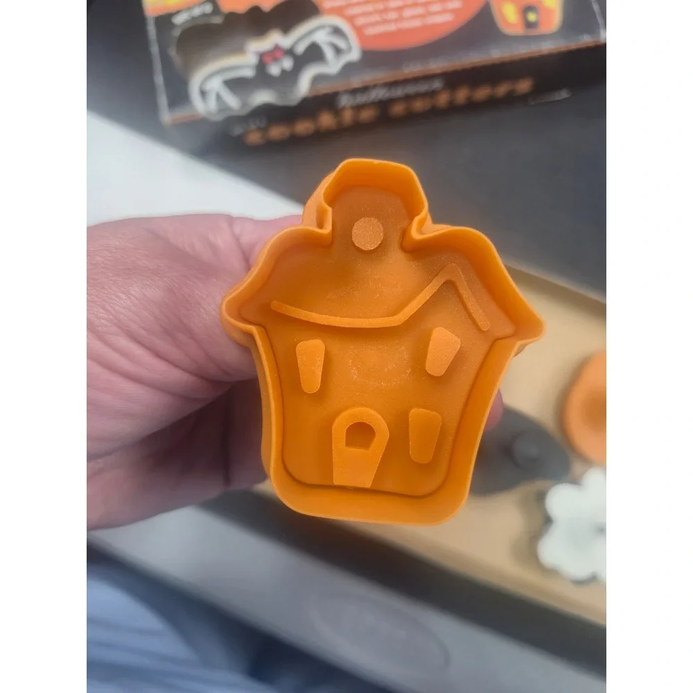 Williams Sonoma Halloween Cookie Cutters Set of 5 Press and Stamp Plunger Tools